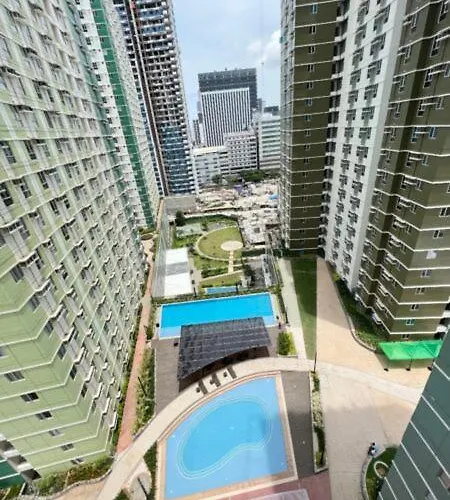Style With Pool View & Fast Wi-fi 4pax 아파트호텔 세부